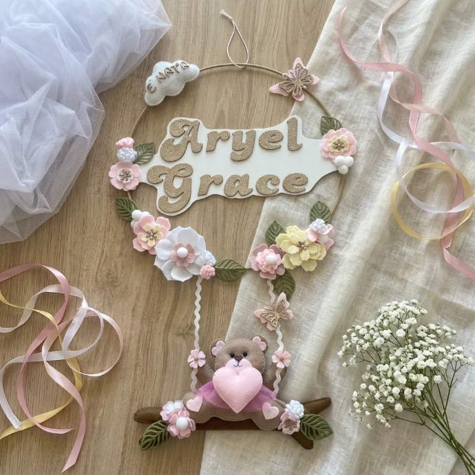 Fiocco nascita orsetto tra i fiori