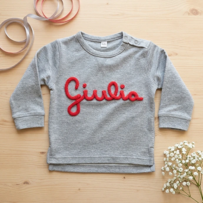 felpa-baby-con-nome-in-tricotin-4