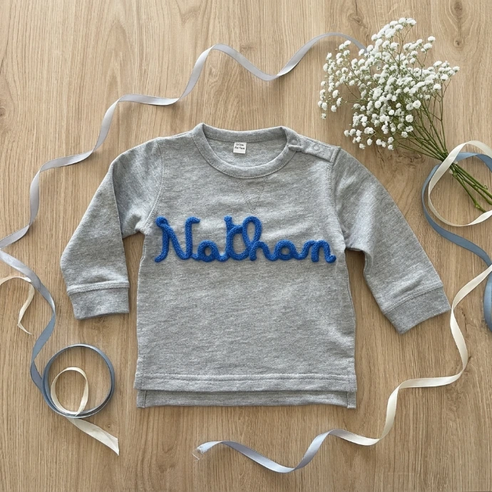 felpa-baby-con-nome-in-tricotin-2