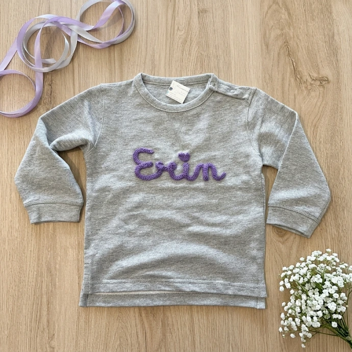 felpa-baby-con-nome-in-tricotin-3